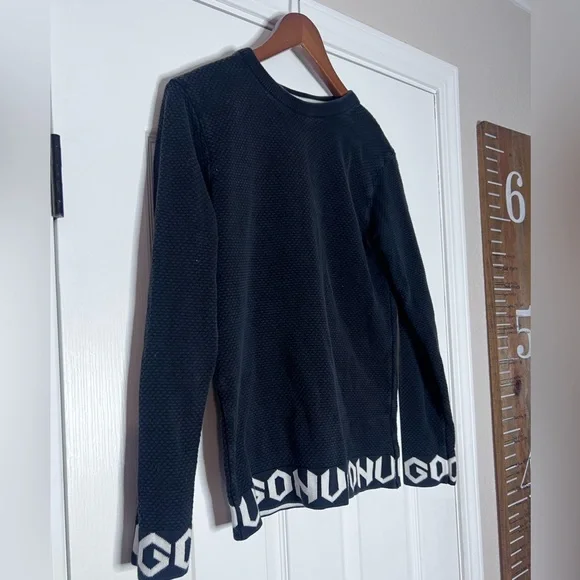 Hugo Boss Black Knit Top - Gently used - men’s medium - Picture 5 of 7